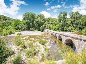 Maisons de vacances Montclus Riverfront Escape : Maison de Vacances 2 Chambres