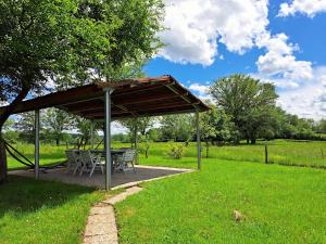 Maisons de vacances Holiday Home in Vieure near Lake : photos des chambres