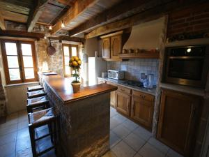 Maisons de vacances Holiday Home in Rueyres with Private Pool : photos des chambres