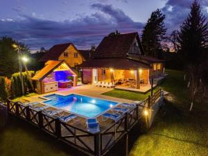 Holiday Home in Ogulin with Pool & Rafting
