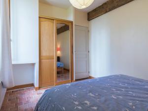 Maisons de vacances Farmhouse in Giroux near Forest & Lake : photos des chambres