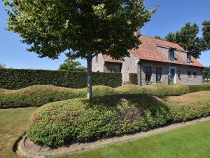 Mansion Den Ast with jacuzzi and garden