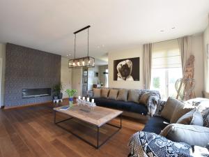 Mansion Den Ast with jacuzzi and garden