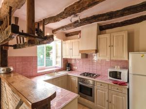 Maisons de vacances Holiday Home in Cressensac with Pool : photos des chambres