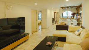 Big unit for 8 people, city center Silom