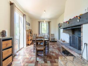 Villas Villa in Vieussan with Pool near Caroux Massif : photos des chambres