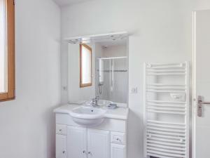 Maisons de vacances Holiday Home in Challerang near Town Center : photos des chambres