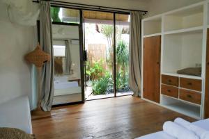 Villa Ubuntu 3BR Pool Ricefield Family&Friends group near Canggu