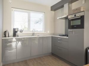 Bungalow on Texel with a spacious terrace