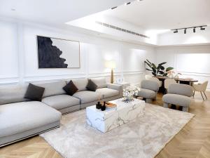 SOLARTE Luxe - New Large 2BR - Marina Promenade - Sea Views - Super King Bed & Workspace