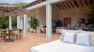 Rancho El Salto, Villa with Private Pool and Views