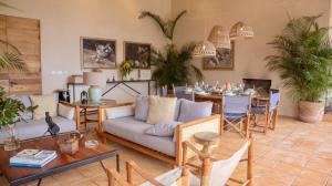 Rancho El Salto, Villa with Private Pool and Views