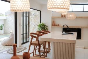 Villa Duskhaven - Modern Enclosed 3BR Villa Berawa 4min To Beach