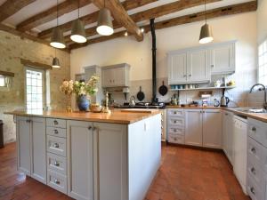 Luxury Villa in Dordogne with Pool & Privacy