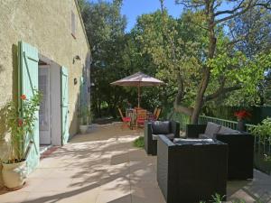 Maisons de vacances Villa in Gareoult with Private Pool : photos des chambres