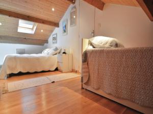 Maisons de vacances Villa in Gareoult with Private Pool : photos des chambres