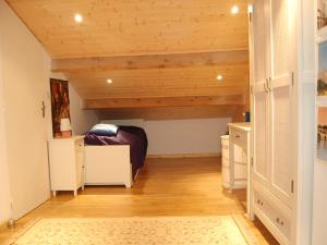 Maisons de vacances Villa in Gareoult with Private Pool : photos des chambres