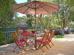 Maisons de vacances Villa in Gareoult with Private Pool : photos des chambres
