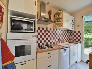 Maisons de vacances Villa in Gareoult with Private Pool : photos des chambres