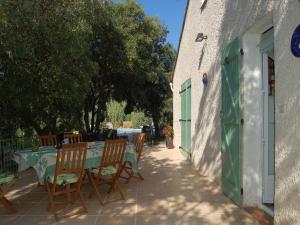 Maisons de vacances Villa in Gareoult with Private Pool : photos des chambres