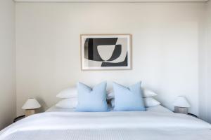 Modern Nomads Summit Southbank Sleek 2BR Resort Living with Gym and Pool