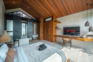 Casa Luca, Chic 1BR Tropical Hideaway in Pererenan