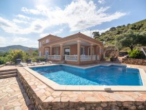 Villas Villa in Roquebrun with Private Pool : photos des chambres