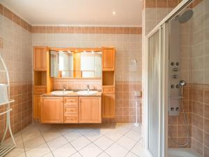 Villas Villa in Roquebrun with Private Pool : photos des chambres