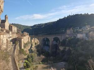 Villas Villa in Roquebrun with Private Pool : photos des chambres