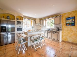 Villas Villa in Roquebrun with Private Pool : photos des chambres