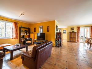 Villas Villa in Roquebrun with Private Pool : photos des chambres