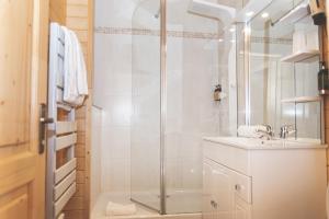 Hotels Le Loup Blanc : photos des chambres