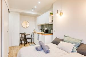 Appartements Studio cosy RER C direct Paris et Tour Eiffel : Appartement 1 Chambre