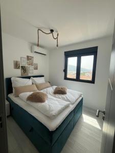 Penthouse Apartment mit Meerblick in der Bucht von Kotor mit Pool Area- 400m bis zum Strand