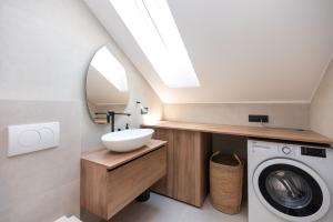 Brand new & stylish beachfront apartment next to Bacvice beach