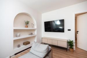 Brand new & stylish beachfront apartment next to Bacvice beach