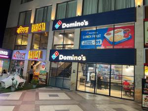 Entire Floor Luxury 3BHK 3Baths 5 Double Beds in Tapovan Nr Laxman Jhulla