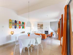 Villas Villa in Malaucene with Mont Ventoux Views : photos des chambres