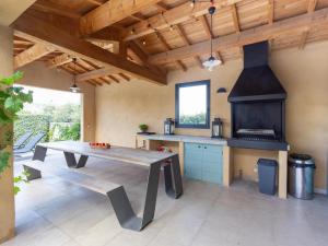 Villas Villa in Malaucene with Mont Ventoux Views : photos des chambres