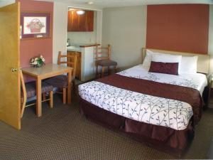 Queen Room room in Inn at Salmon Creek