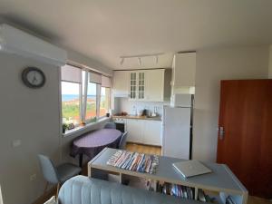 Sea View Apartment in Byala - Pool & Sunrise