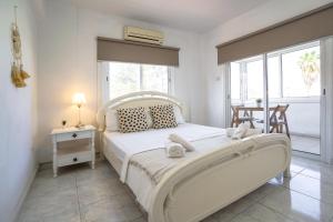 Large apartment close to Finikoudes Beach with 2 balconies