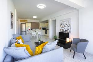 Large apartment close to Finikoudes Beach with 2 balconies