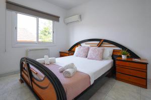 Large apartment close to Finikoudes Beach with 2 balconies