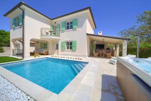 Villa Luca with pool and jacuzzi