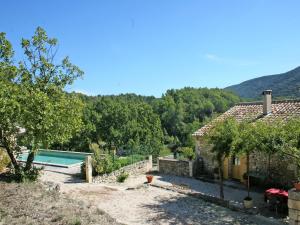 Holiday Home in Lacoste with Pool