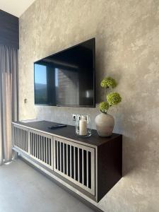 Lake Chill Sosnówka panorama na góry i zalew