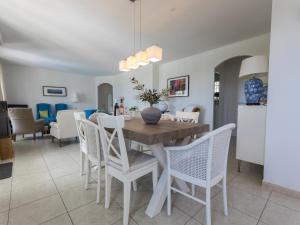 Modern villa in Camplong with private pool