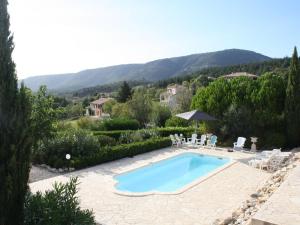 Modern villa in Camplong with private pool