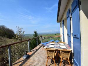 Maisons de vacances Mansion in Cuzy with Shared Pool : photos des chambres